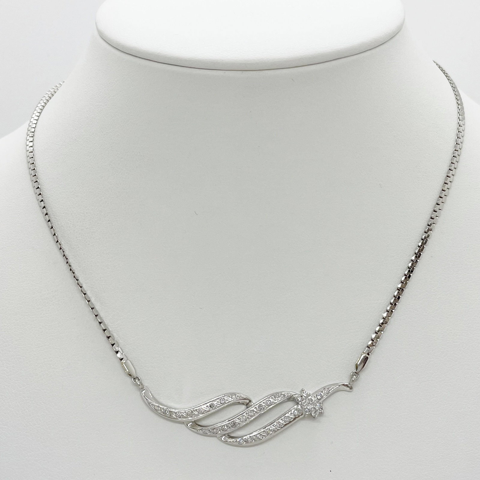JEWELRY MAKING Pt850 Diamond Necklace: Type: Necklace Metal:Platinum Diamond:0.48ct Size:42cm Signed By: JM