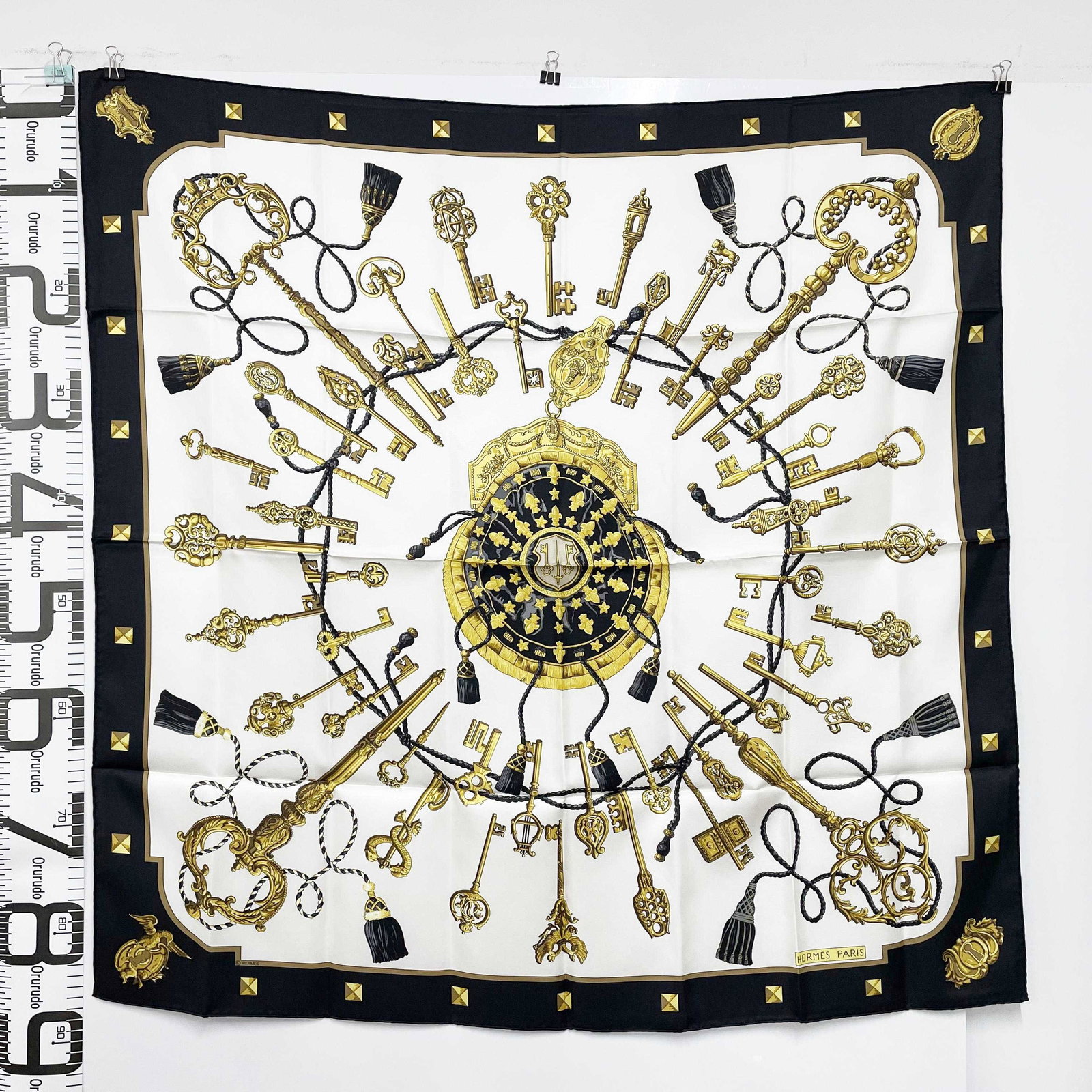 HERMES Carre 90 LES CLES Key Silk Black Scarf: Item Name:HERMES Carre 90 LES CLES Key Silk Black Scarf Brand:Hermes Model No.:N/A Size:88cm*88cm Material:Silk Accessories:Bag