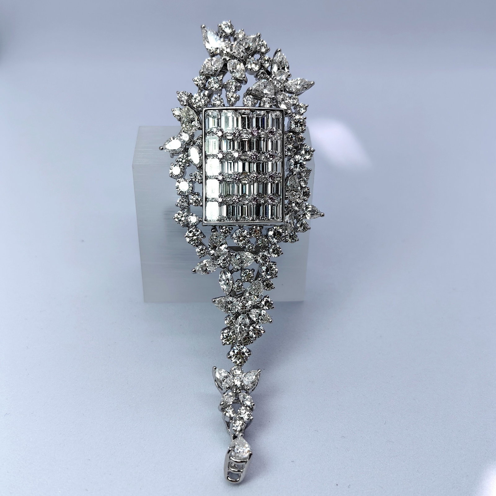 Pt900 Diamond Brooch: Type: Brooch Metal:Platinum Diamond:12.98ct Diamond:7.99ct Diamond:0.259ct Size:N/A Signed By: N/A