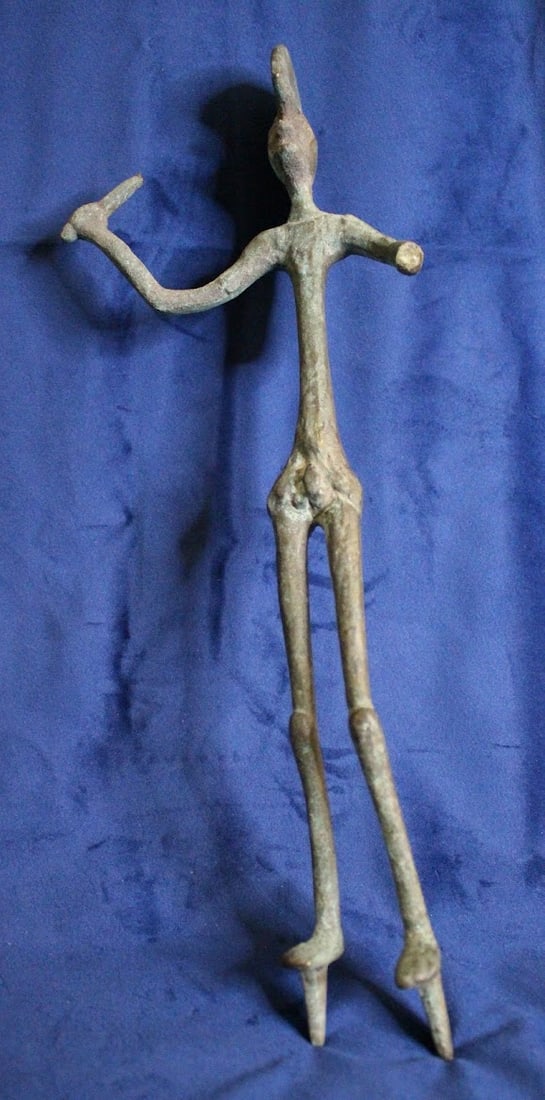Stick figures bronze with Crested Helm (1 of 7)