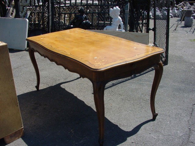 Italian Inlaid Dining Room Table: 1920's Italian Dining Table. Beautiful inlay work. All walnut wood. Measures: 34"x68"x30"