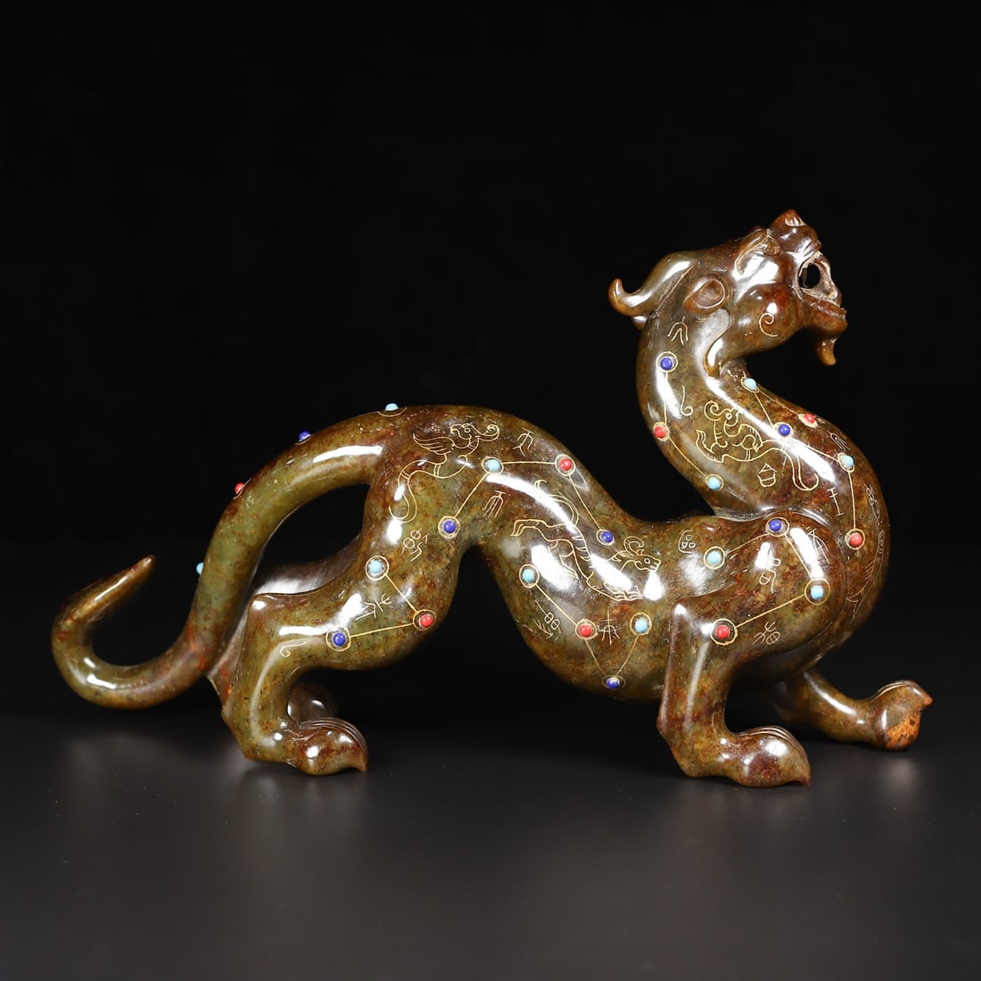 Old Collection Hetian Jade Carved Mythical Beast Figure: Material: Hetian Jade Dimensions: L 30 cm / W 9 cm / H 18 cm Weight: 2312 g