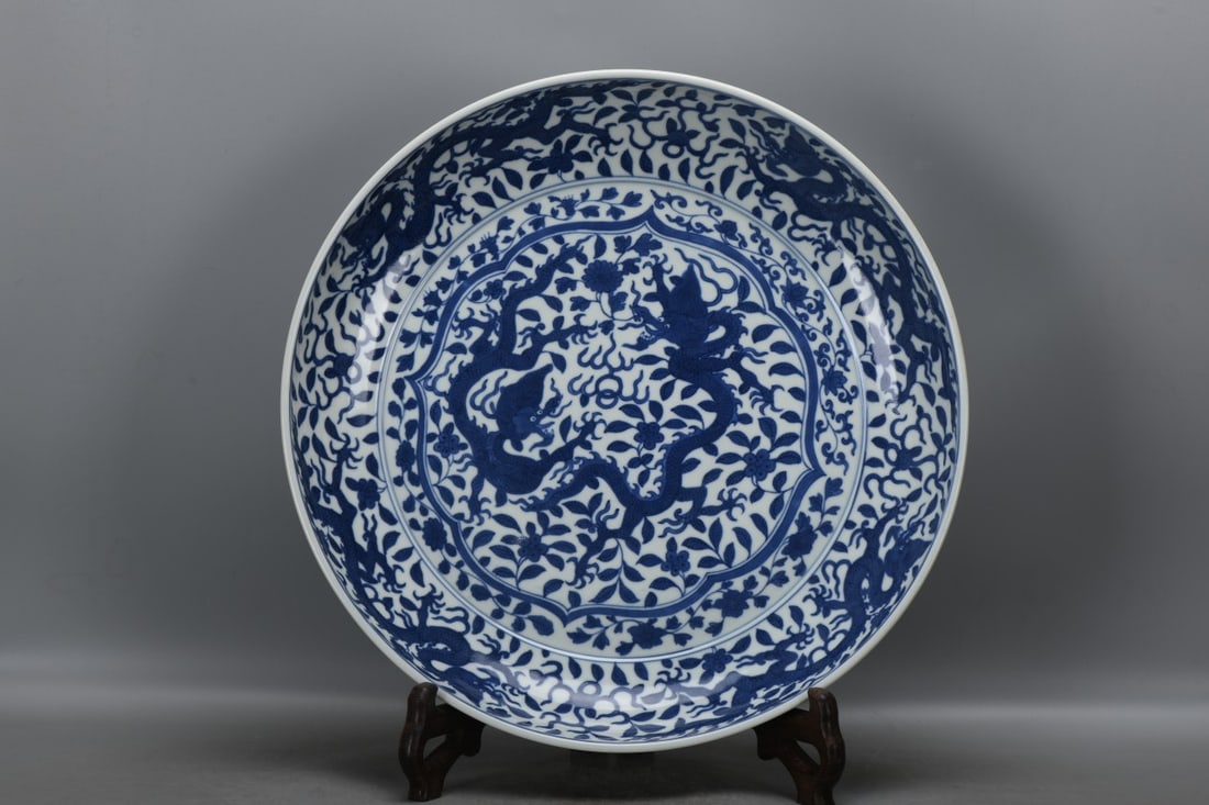 Ming Dynasty Jiajing Period Blue and White Porcelain Plate with Entwined Lotus and Ten Dragons Motif: Ming Dynasty Jiajing Period Blue and White Porcelain Plate with Entwined Lotus and Ten Dragons Motif Size: Height: 7.7 cm Mouth Diameter: 44.5 cm Base Diameter: 31.5 cm