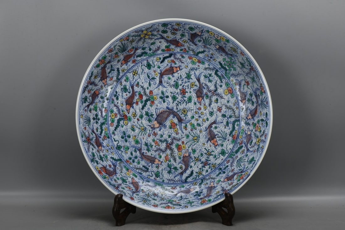 Ming Dynasty Jiajing Period Doucai Porcelain Plate with Fish and Grass Motif (1 of 9)
