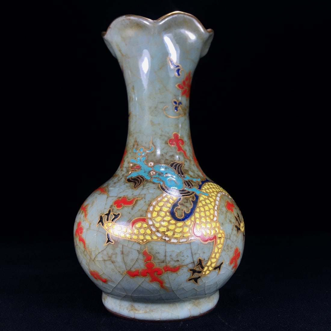 Chinese Song Dynasty Guan Ware Porcelain Lobed Globular Vase, Dragon and Phoenix (1 of 9)