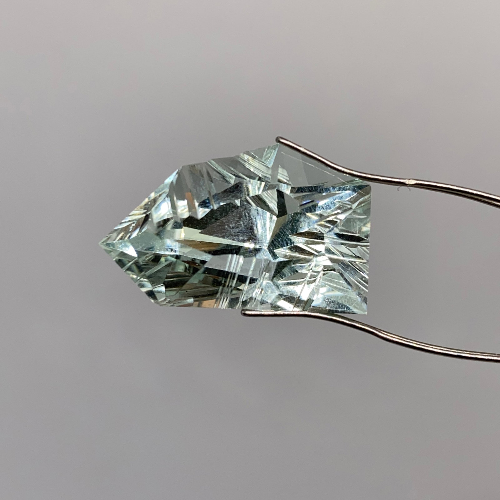 Rare Hand-Engraved Blue Topaz Gemstone: An artistic 21.83ct blue topaz featuring exceptional hand-engraved detailing that catches the light beautifully. Hand-engraved blue topaz of this 21+ carat magnitude is a rare artistic treasure. Perso