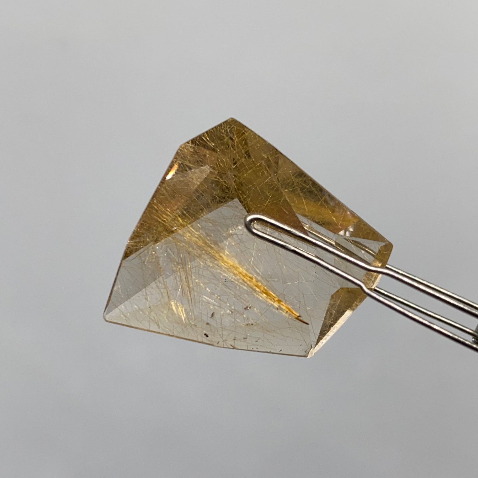 Rare Natural Quartz Crystal Point by Francis J. Sperisen: A large 30.46ct natural quartz termination point showcasing excellent optical transparency and natural crystal habit. Pristine 30+ carat natural quartz terminations are rare, museum-quality specimens.