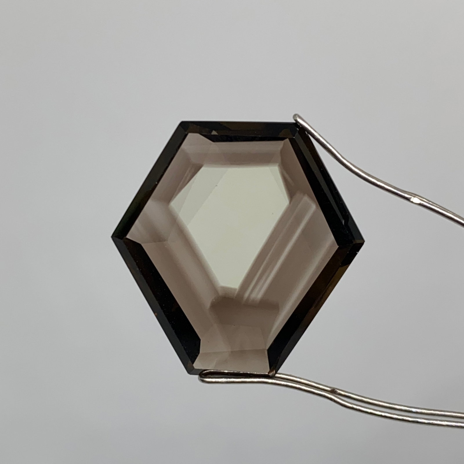 Rare Natural Smoky Quartz Gemstone by Francis J. Sperisen: A deeply colored 15.85ct smoky quartz with exceptional faceting that produces a brilliant, high-contrast sparkle. High-contrast smoky quartz faceting on a 15-carat stone is highly uncommon. This piece