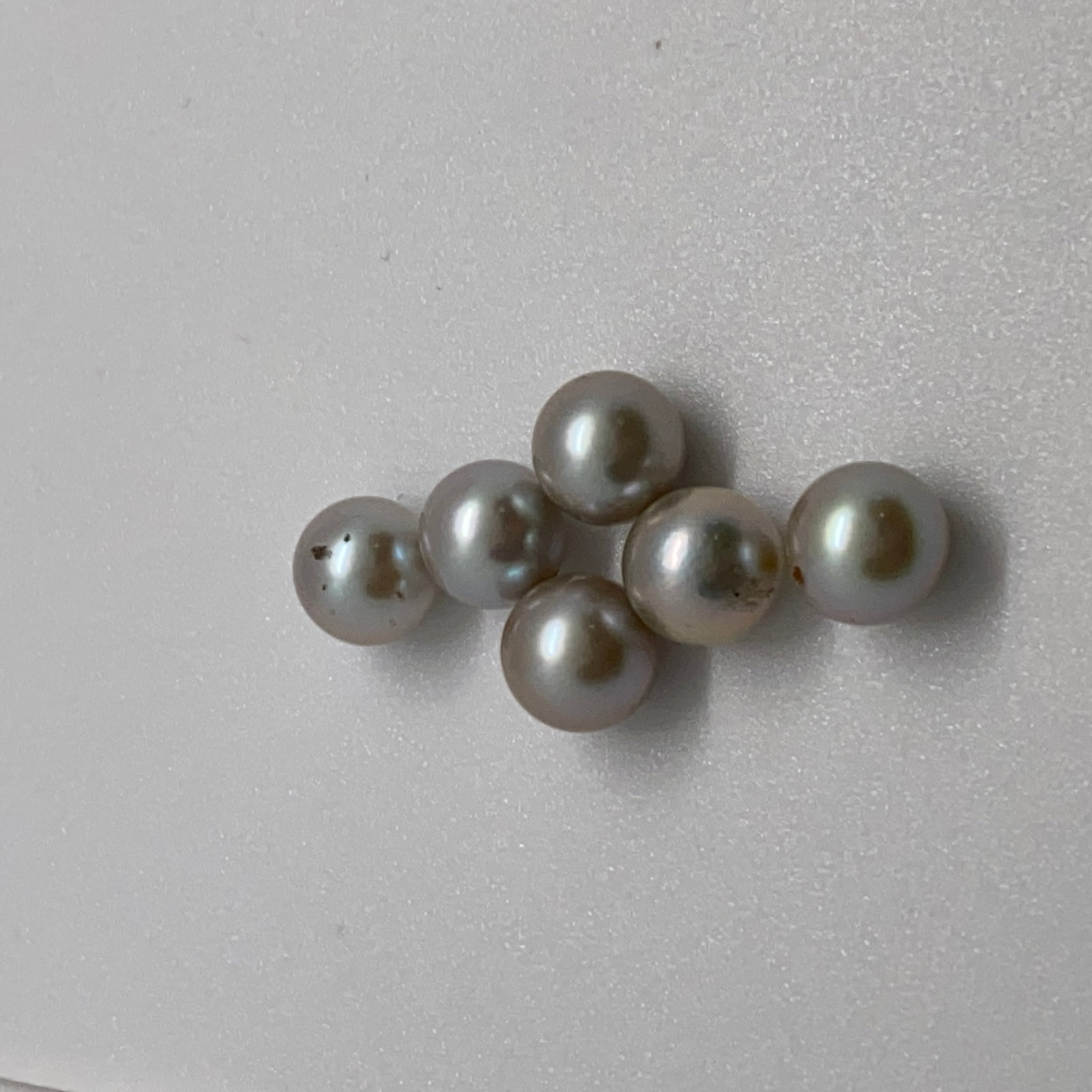 Rare Cultured Pearl Wholesale Lot: A high-quality 23.83ct assortment of cultured pearls with excellent combined luster, ideal for jewelers and designers. Wholesale lots of this combined, high-quality luster are seldom offered directly 