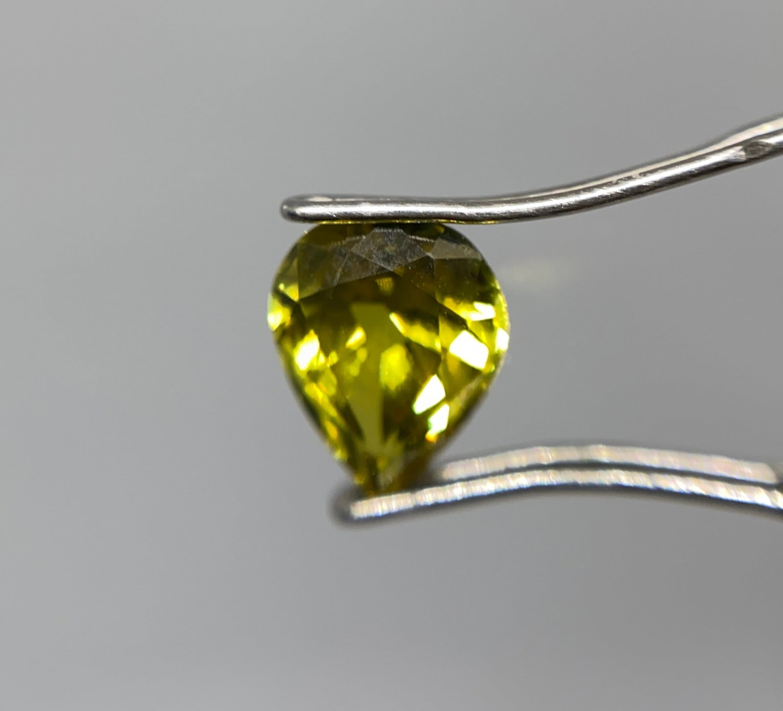 Rare Natural Pear-Cut Sapphire Gemstone: A beautifully proportioned 1.65ct pear-cut natural sapphire displaying vivid saturation and a brilliant light return. Vividly saturated natural pear-cut sapphires are exceptionally rare and highly des