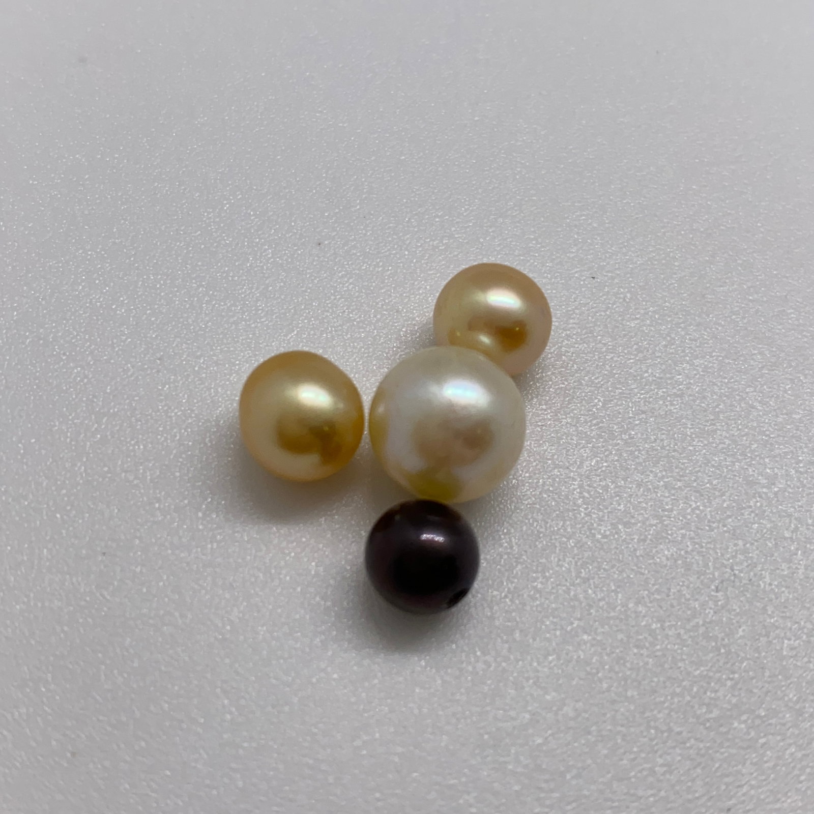 Rare Cultured Pearl Wholesale Lot: A versatile 13.58ct lot of highly lustrous cultured pearls, offering excellent value and design potential for custom jewelry. Versatile cultured pearl lots of this high luster and quality are rarely a
