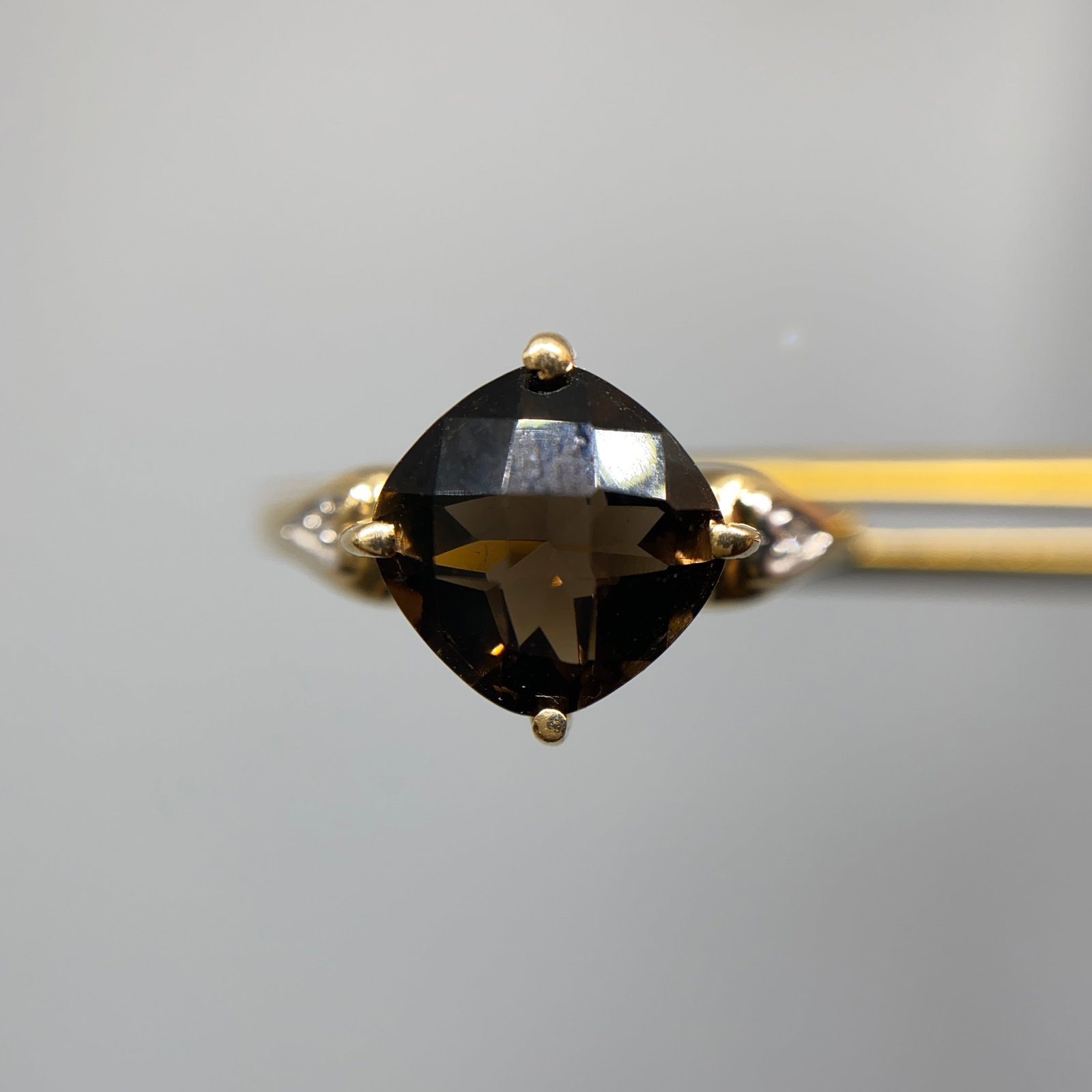 Heirloom 14K Gold Quartz & Diamond Ring by Francis J. Sperisen: A stylish 2.16g 14K gold estate ring featuring a cleanly faceted quartz center stone enhanced by bright natural diamonds. Cleanly faceted quartz center stones with this life and transparency are a rar