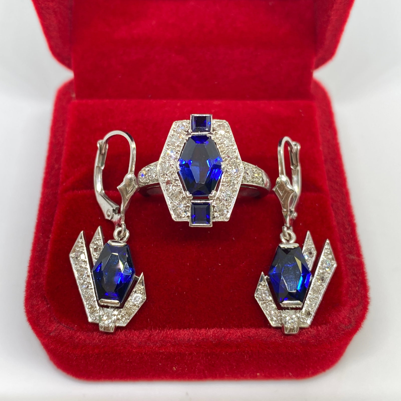 Heirloom Platinum Natural Sapphire & VVS Diamond Jewelry Set: An extraordinary 10.98g heavy platinum jewelry suite featuring perfectly matched lab grown sapphires and brilliant natural VVS diamonds. Heavy platinum jewelry suites featuring perfectly matched natur