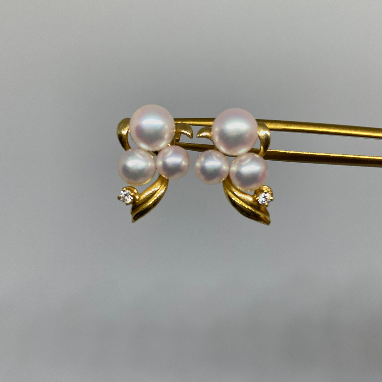 Heirloom 18K Gold Signed Mikimoto Pearl Earrings: Fully signed 4.02g authentic 18K gold earrings by Mikimoto, featuring the world-class luster and perfection the brand is known for. Authentic, fully signed 18K gold earrings by Mikimoto in this condit