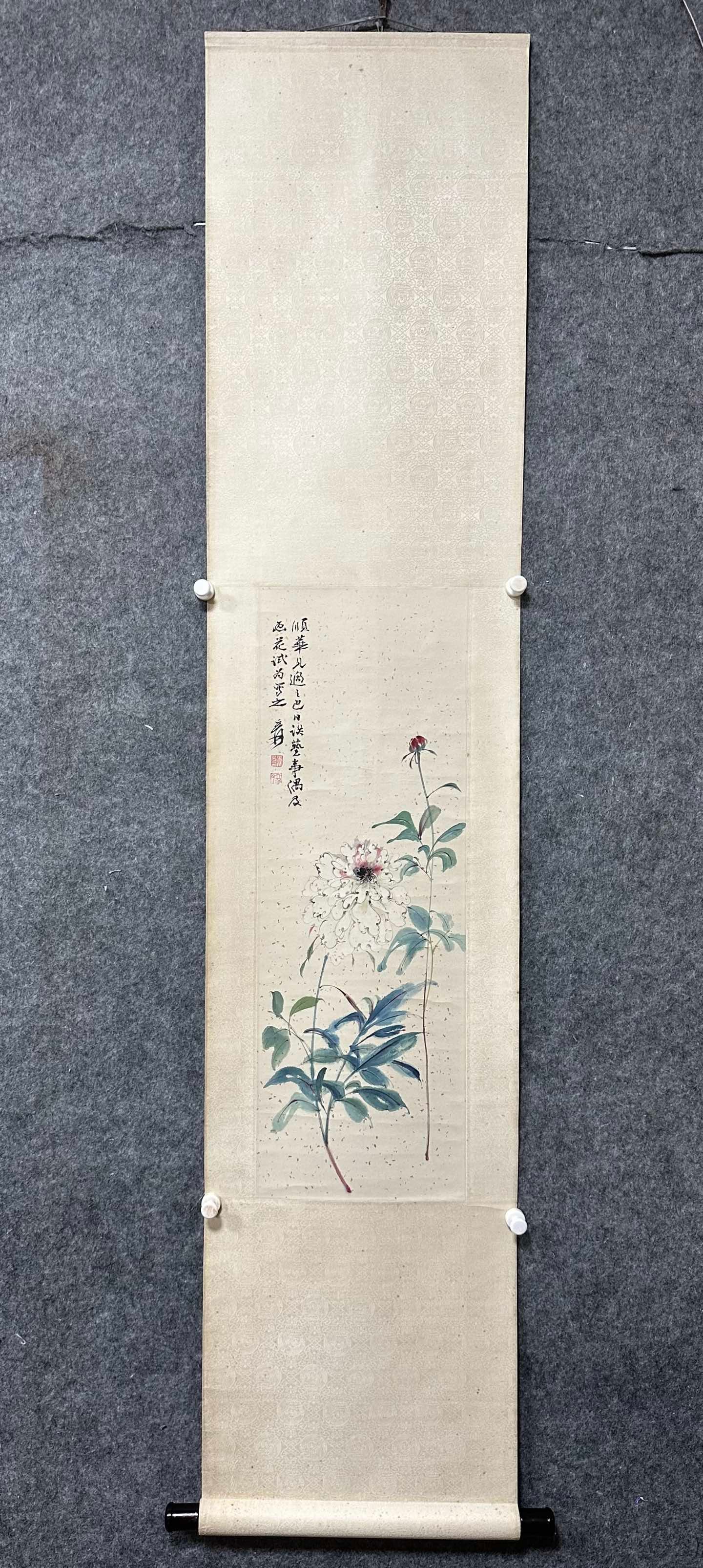 A framed scroll of Zhang Daqian's old flower costume: Zhang Daqian's old flower framed shaft Size:Flower core:27.5x80cm (The Dimensions Of All Batches Are Manually Measured.If You Need More Detailed Information, Please Contact Our Customer Service Before