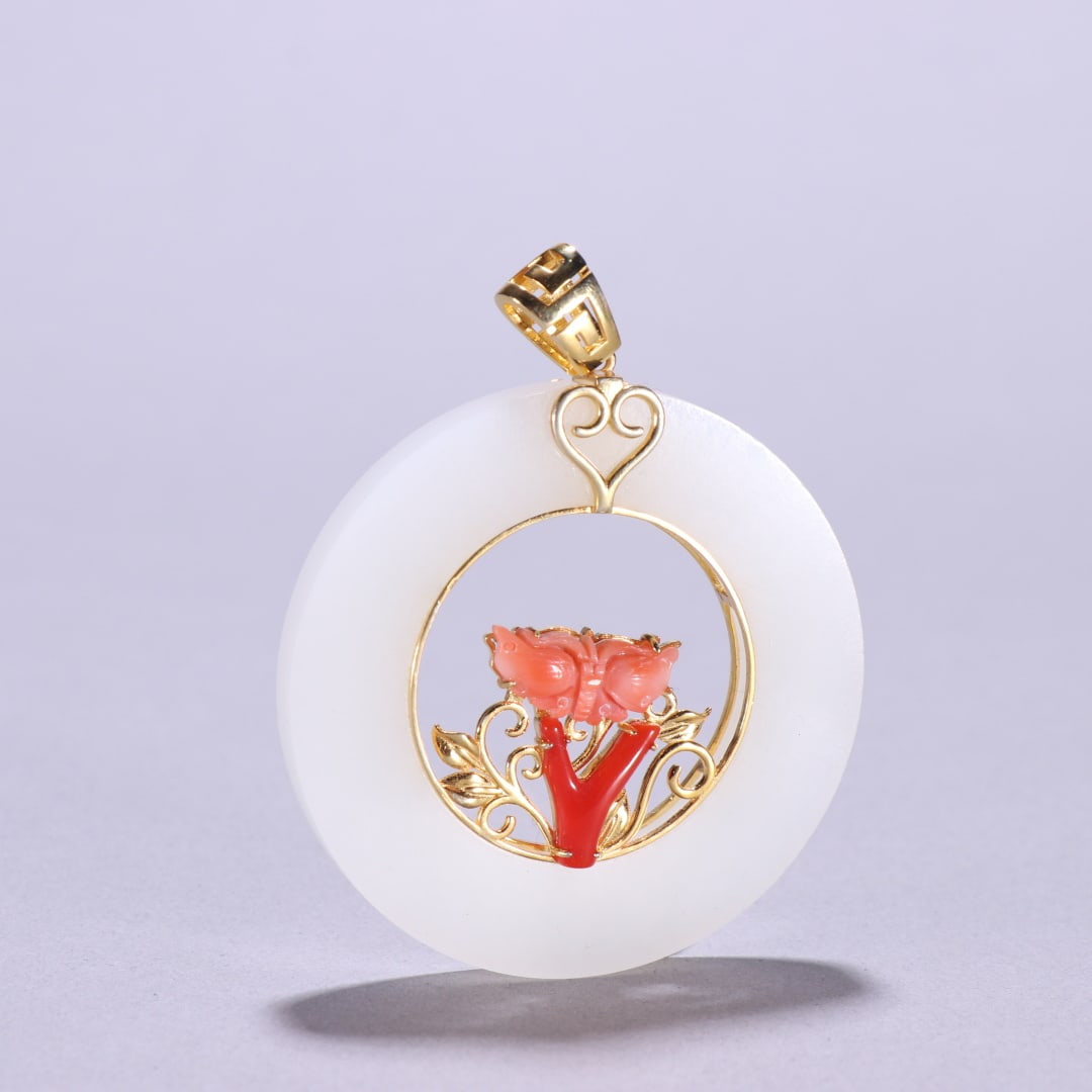 A fine Hetian jade-inlaid silver-gilt coral pendant (1 of 9)