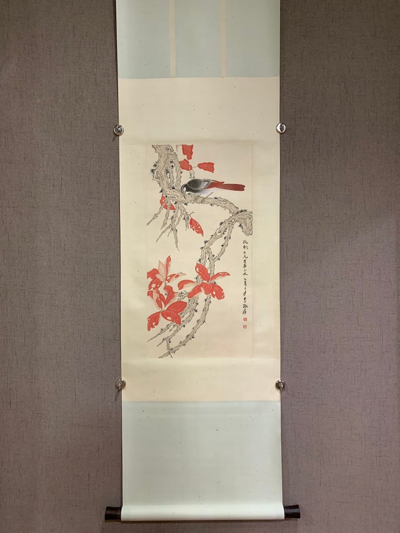 A picture of Zhang Daqian's red leaves and birds: Zhang Daqian's picture of red leaves and birds Size:65x32cm (The Dimensions Of All Batches Are Manually Measured.If You Need More Detailed Information, Please Contact Our Customer Service Before Biddi