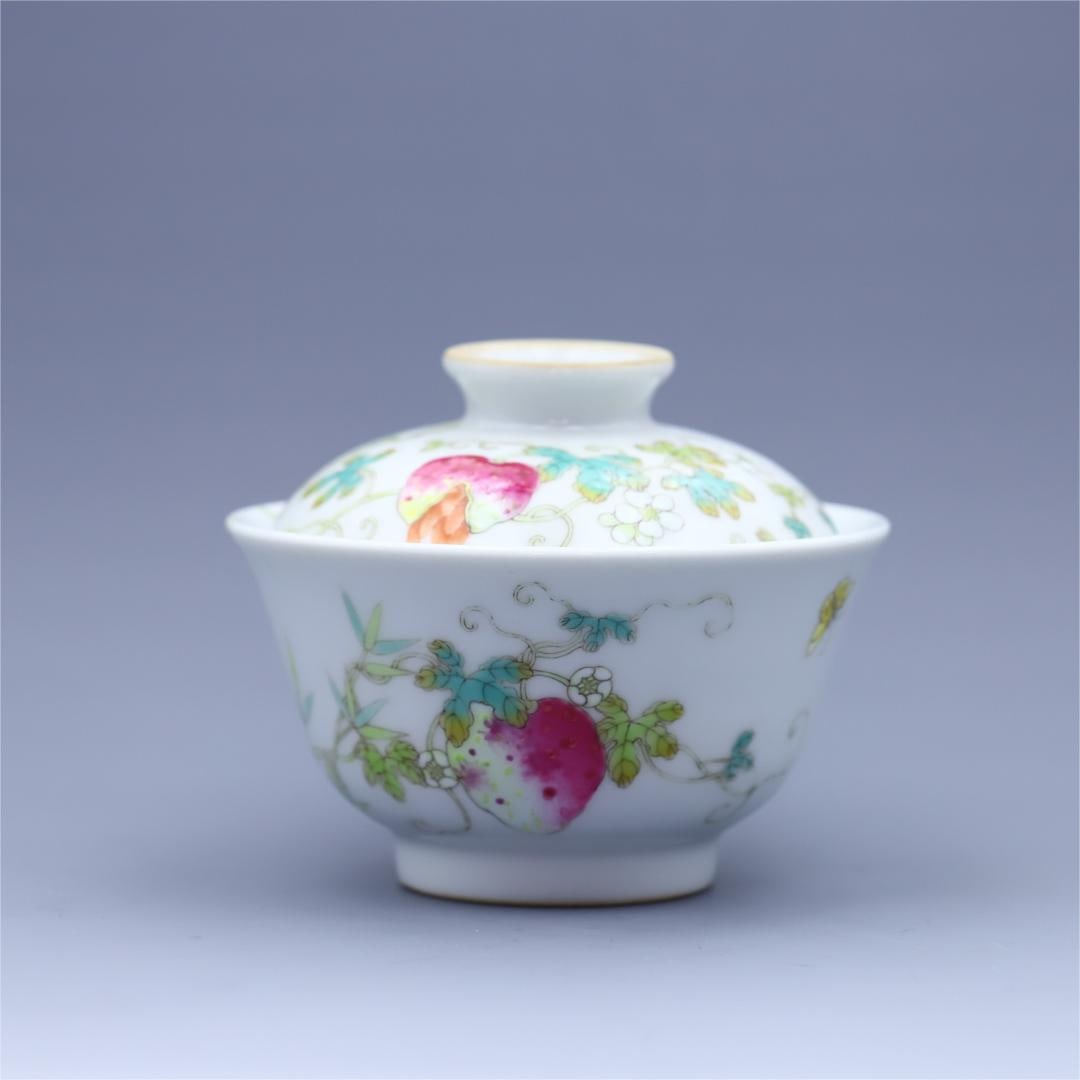 A pastel melon pattern bowl from the Qing Dynasty: Qing Dynasty pastel melon pattern gaiwan Size:H:8.5cm Calibre:10.5cm (The Dimensions Of All Batches Are Manually Measured.If You Need More Detailed Information, Please Contact Our Customer Service