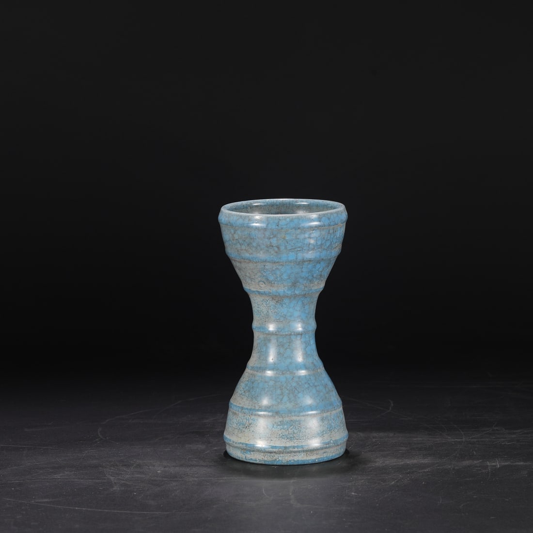 A sky blue glazed ice flake pattern flower drum from the Ru kiln in the Song Dynasty: The sky blue glazed ice flake pattern flower drum of the Ru kiln in the Song Dynasty Size:H:22.5cm Calibre:11cm (The Dimensions Of All Batches Are Manually Measured.If You Need More Detailed Informati