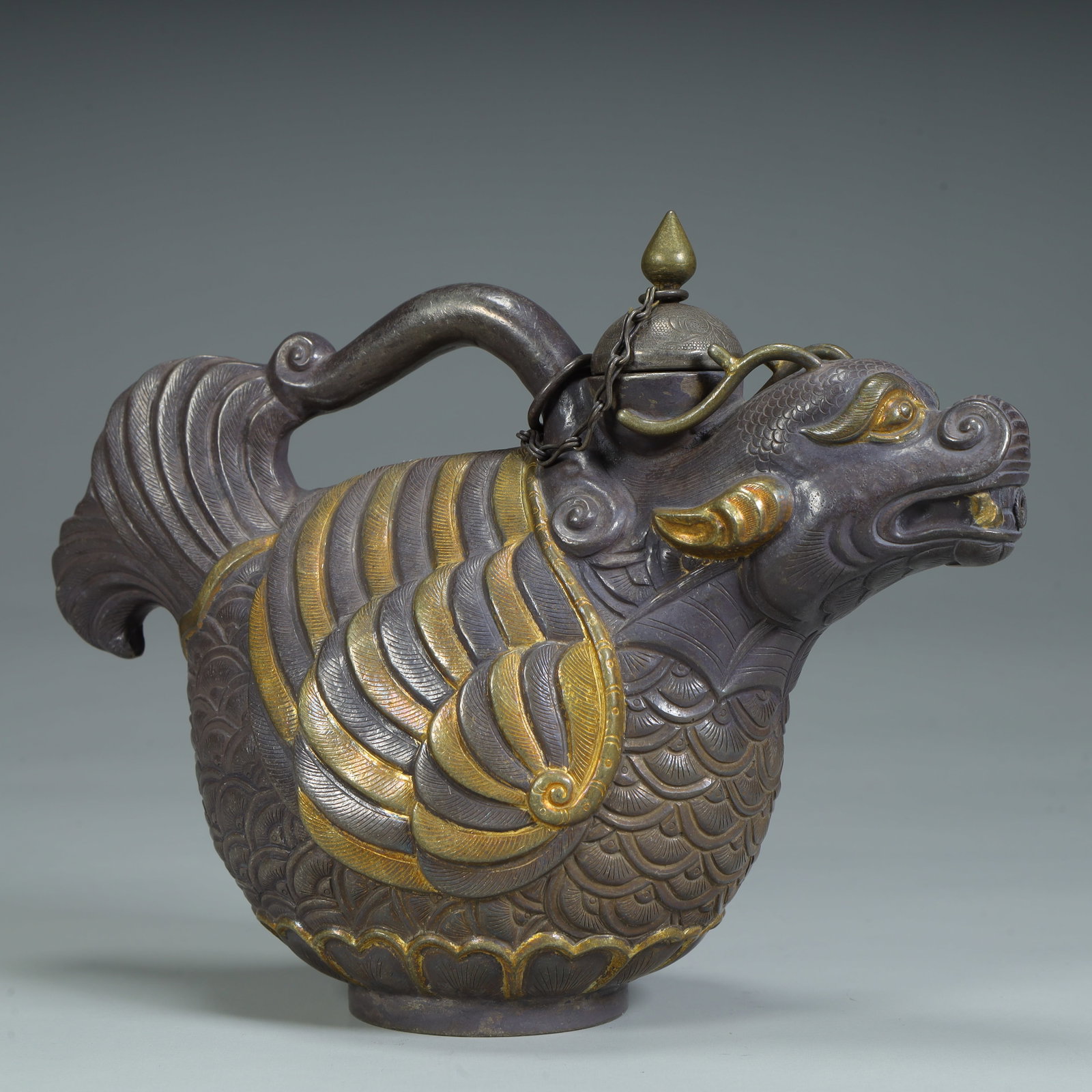 A silver-gilt beast-shaped pot from the Qing Dynasty: Qing Dynasty silver-gilt beast-shaped pot SIZE:H:13cmL: 17cmW: 7cmW: 232g (The Dimensions Of All Batches Are Manually Measured.If You Need More Detailed Information, Please Contact Our Customer Servic