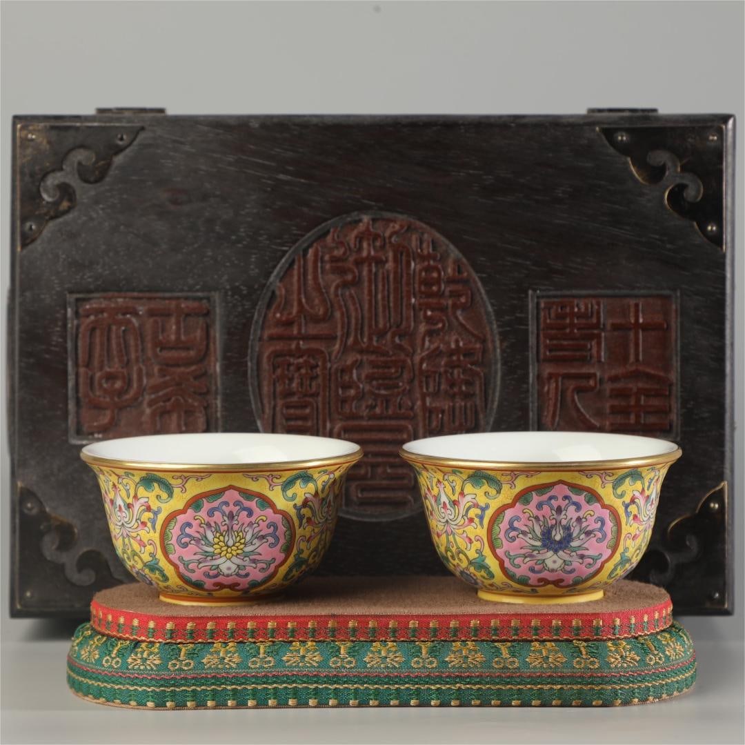 A cup of emperor glazed blue entwined lotus made in the Yongzheng year of the Qing Dynasty: The emperor's glazed blue entwined lotus cup made in the Yongzheng era of the Qing Dynasty Size:H:5cm D:9.5cm (The Dimensions Of All Batches Are Manually Measured.If You Need More Detailed Information