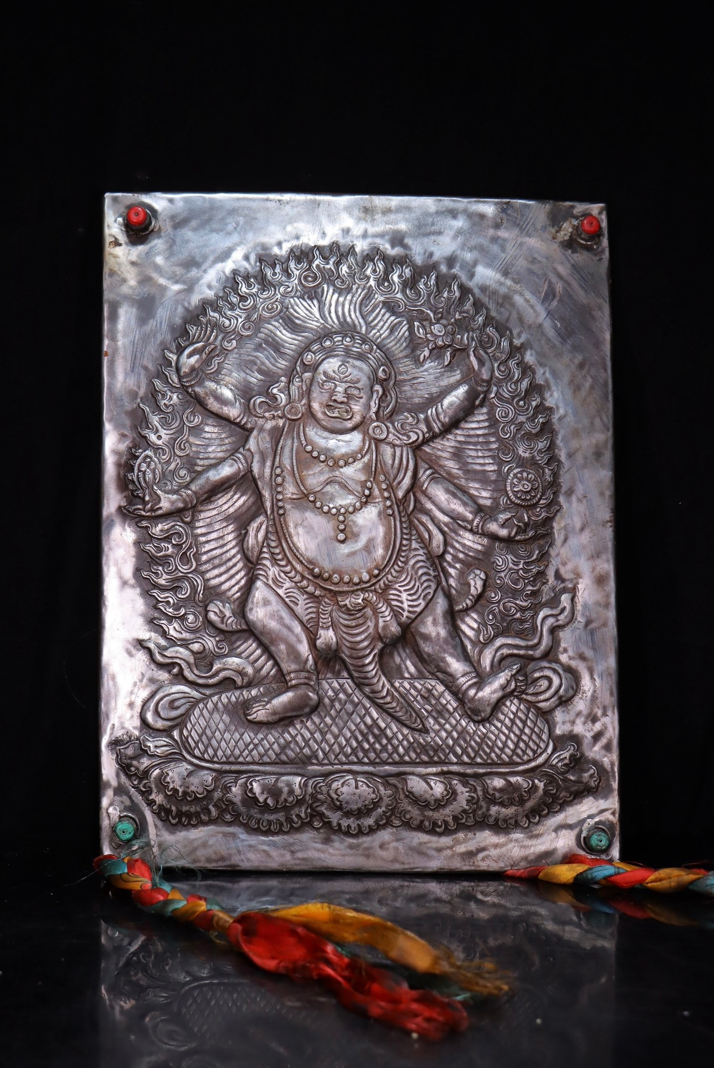 A beautiful piece of heavenly iron four-armed Mahakala: Exquisite Tiantie Four-Armed Mahakala Size:H:40cm W:30cm (The Dimensions Of All Batches Are Manually Measured.If You Need More Detailed Information, Please Contact Our Customer Service Before Bidding.