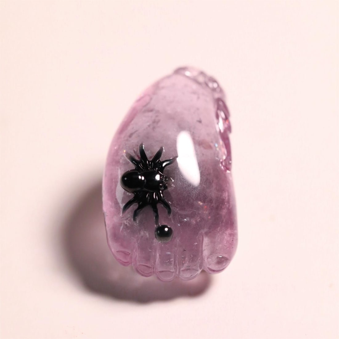 A beautiful natural glue-free purple pink tourmaline carving is content with Changle pendant: Exquisite natural glue-free purple pink tourmaline carving is content Size:4.06x2.35x1.6cm W:0.023kg (The Dimensions Of All Batches Are Manually Measured.If You Need More Detailed Information, Please 