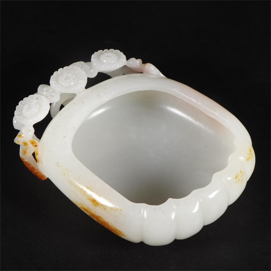 A piece of Hetian jade Ganoderma lucidum pattern washed in the Qing Dynasty: Qing Dynasty Hetian jade Ganoderma lucidum pattern washing Size:L:10.2cm W:7.6cm H:2.6cm W:0.179kg (The Dimensions Of All Batches Are Manually Measured.If You Need More Detailed Information, Please Co
