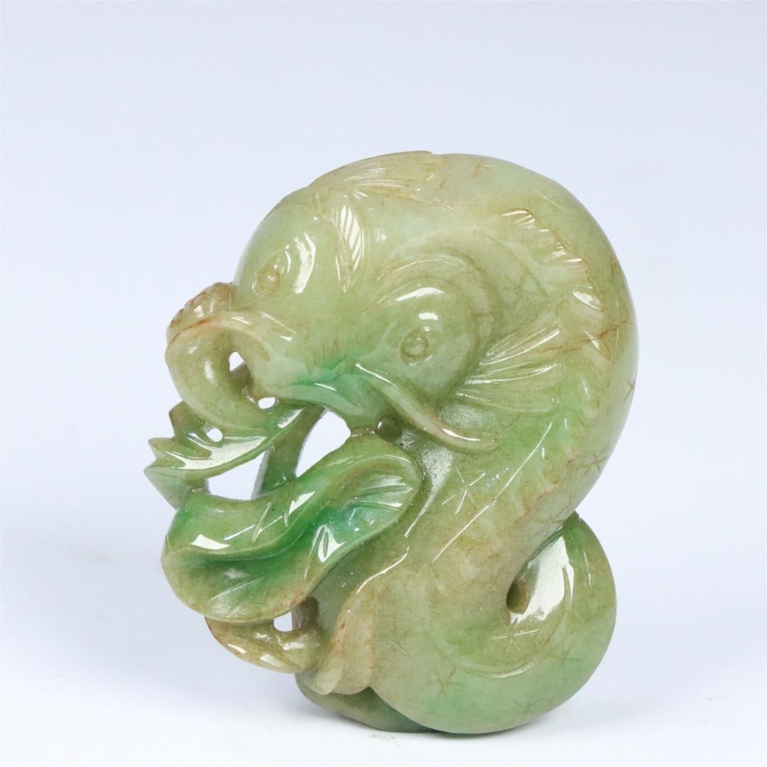 An old jadeite from the Qing Dynasty has more than a handful every year: The old jadeite of the Qing Dynasty has more than a handful every year Size:5.28x4.65x1.27cm W:0.0519kg (The Dimensions Of All Batches Are Manually Measured.If You Need More Detailed Information, Plea