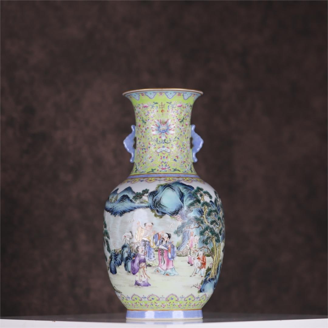 A pastel character story amphora made in the Qianlong period of the Qing Dynasty: Qing Dynasty Qianlong Pastel Character Story Amphora Size:H:31cm (The Dimensions Of All Batches Are Manually Measured.If You Need More Detailed Information, Please Contact Our Customer Service Before 