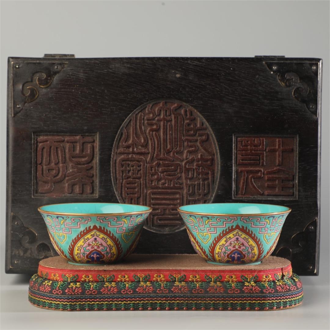 An enamel cup made in the Qianlong era of the Qing Dynasty: Qing Dynasty Qianlong year system enamel color cup Size:H:4cm D:8.5cm (The Dimensions Of All Batches Are Manually Measured.If You Need More Detailed Information, Please Contact Our Customer Service Be