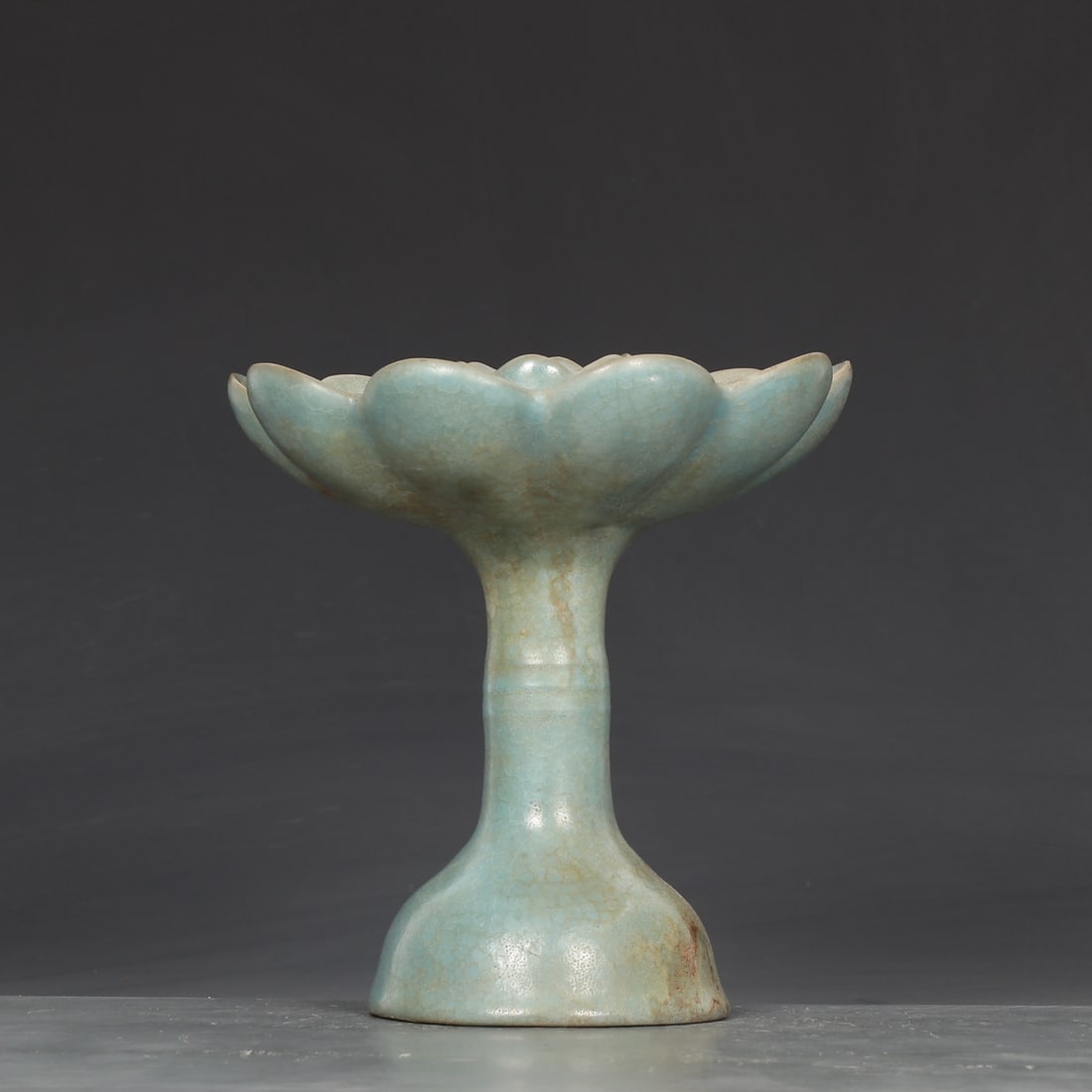 An ice flake pattern lotus candlestick from the Ru kiln in the Song Dynasty: Song Dynasty Ru kiln ice flake pattern lotus candlestick Size:D:17cm D:16cm (The Dimensions Of All Batches Are Manually Measured.If You Need More Detailed Information, Please Contact Our Customer Serv