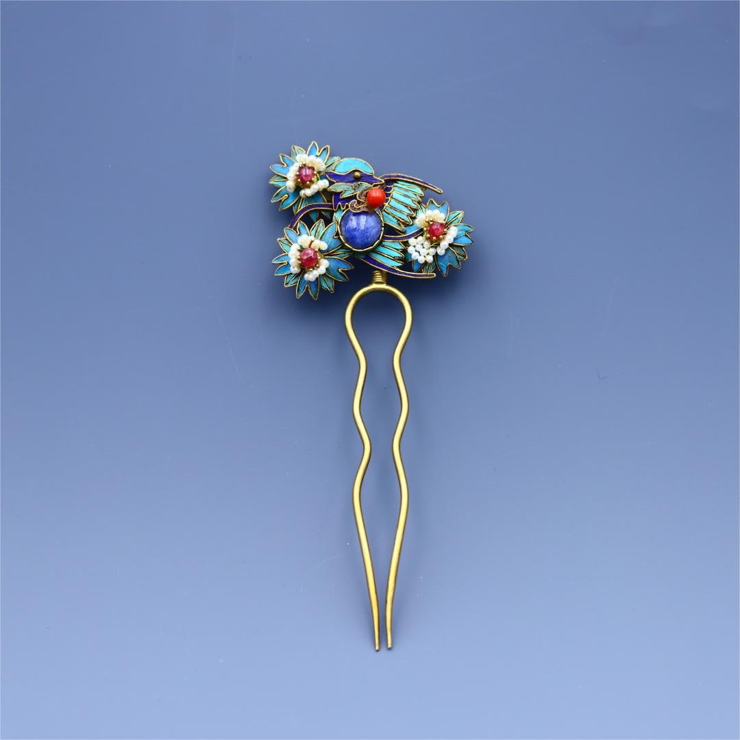 A beautiful silver-gilt filigree dotted emerald treasure hairpin (1 of 10)