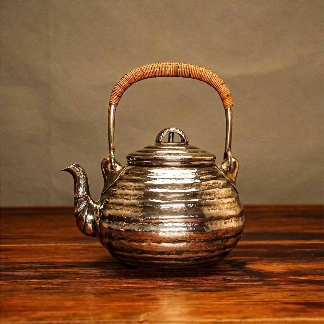 A fine Japanese silver pot (1 of 8)