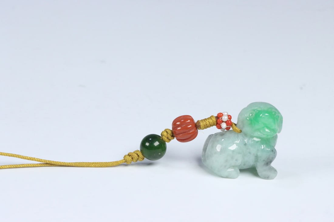 A beautiful old jade prosperous pendant: Exquisite old jade prosperous pendant Size:2.54x2.40x1.32cm W:0.0156kg (The Dimensions Of All Batches Are Manually Measured.If You Need More Detailed Information, Please Contact Our Customer Service B