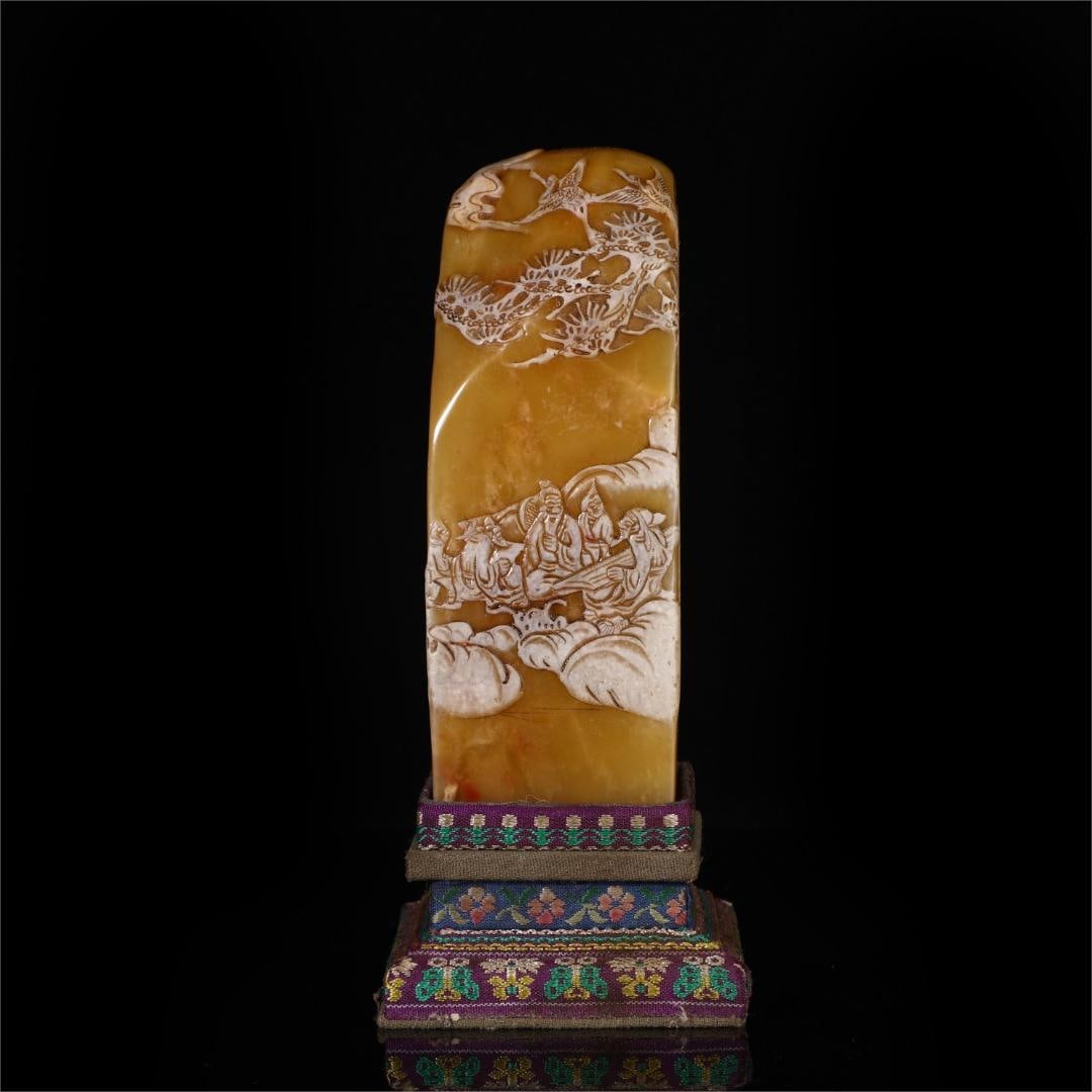A fine Shoushan stone seal: Exquisite Shoushan stone seal Size:D:13cm W:5cm W:0.8kg (The Dimensions Of All Batches Are Manually Measured.If You Need More Detailed Information, Please Contact Our Customer Service Before Bidding.)