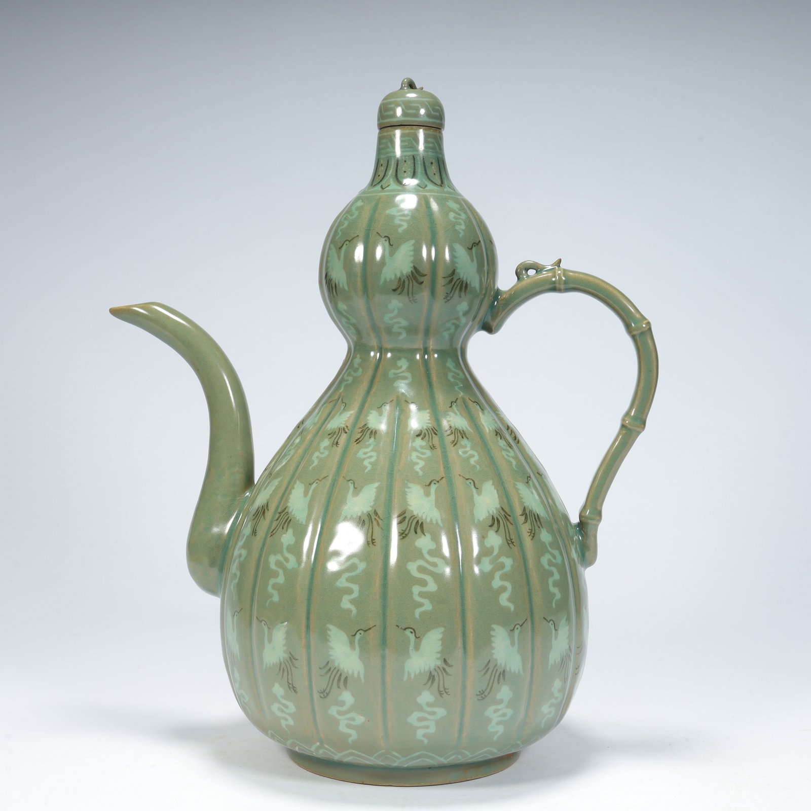 A Qing Dynasty imitation Ru glazed pine crane pattern gourd holding pot: The imitation Ru glaze pine crane pattern gourd in the Qing Dynasty SIZE:H:33cmL: 27cmW: 15.5cmW: 1.9kg (The Dimensions Of All Batches Are Manually Measured.If You Need More Detailed Information, Plea