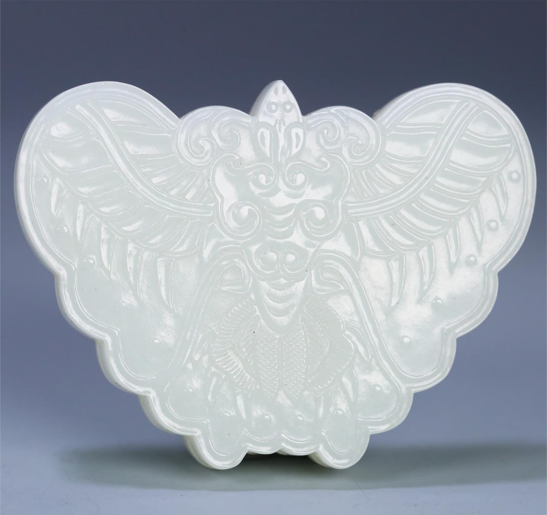 A beautiful Hetian jade butterfly lid box: Exquisite Hetian jade butterfly lid box Size:7.3x5.5x1.5cm W:0.0593kg (The Dimensions Of All Batches Are Manually Measured.If You Need More Detailed Information, Please Contact Our Customer Service Be