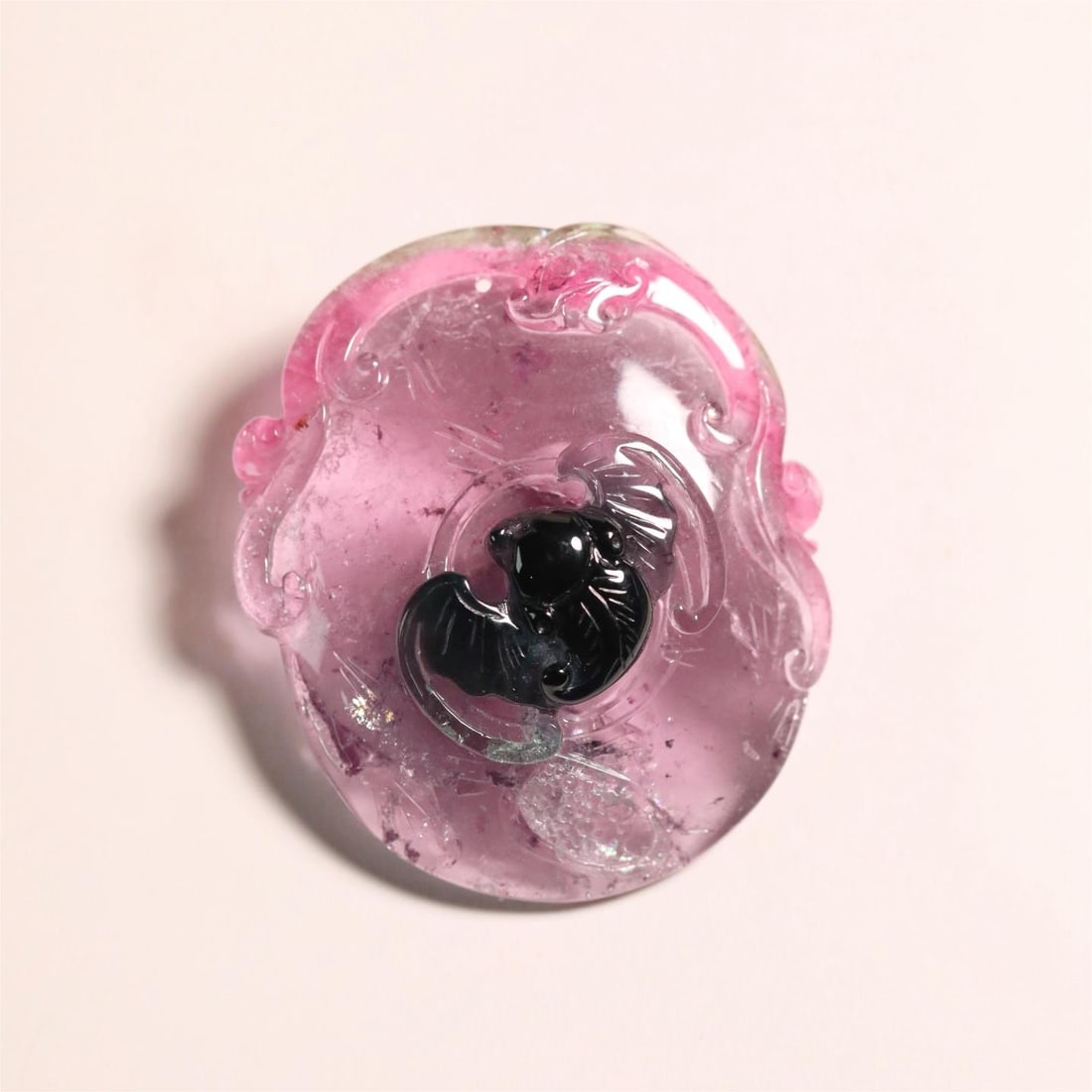 A beautiful raw ore glue-free multi-colored tourmaline bat money dragon pendant: Exquisite raw ore glue-free multi-colored tourmaline bat money dragon pendant Size:5.5x4.4x1.2cm W:0.03kg (The Dimensions Of All Batches Are Manually Measured.If You Need More Detailed Information, Pl