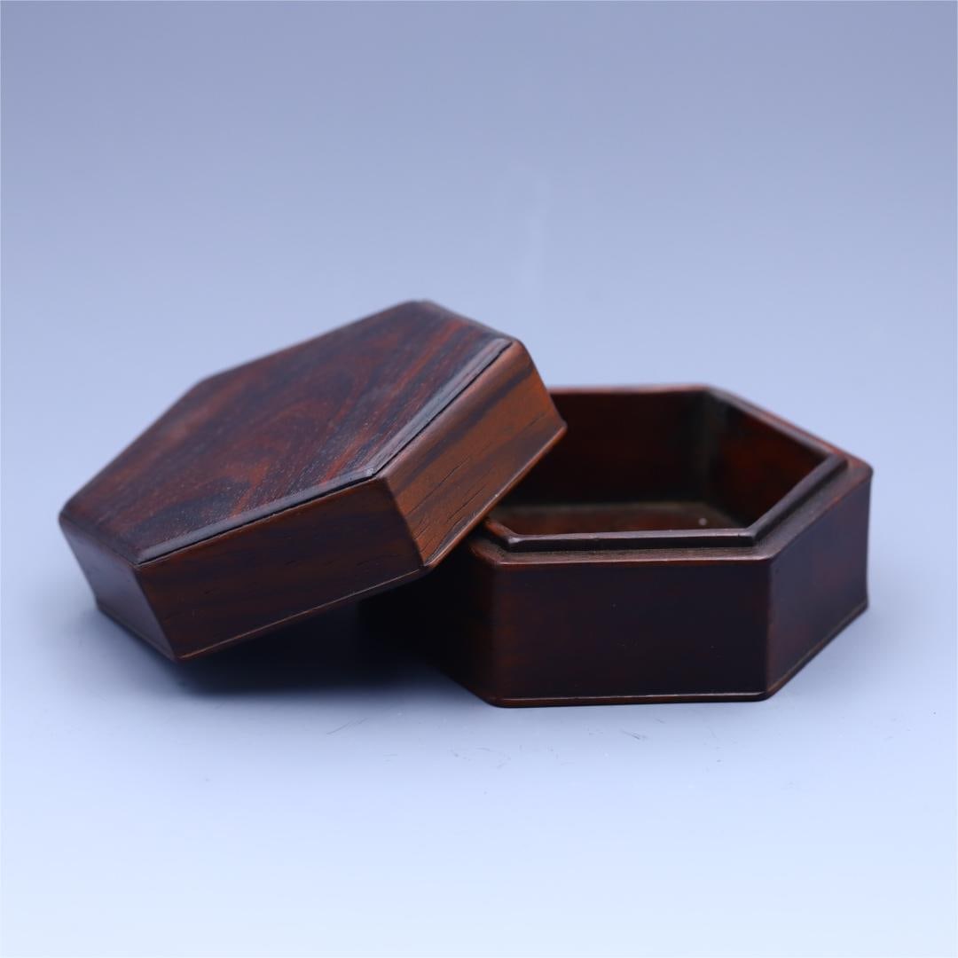 A Qing Dynasty rosewood hexagonal lid box: Qing Dynasty rosewood hexagonal lid box Size:H:5.5x9.3cm W:0.1779kg (The Dimensions Of All Batches Are Manually Measured.If You Need More Detailed Information, Please Contact Our Customer Service Befo