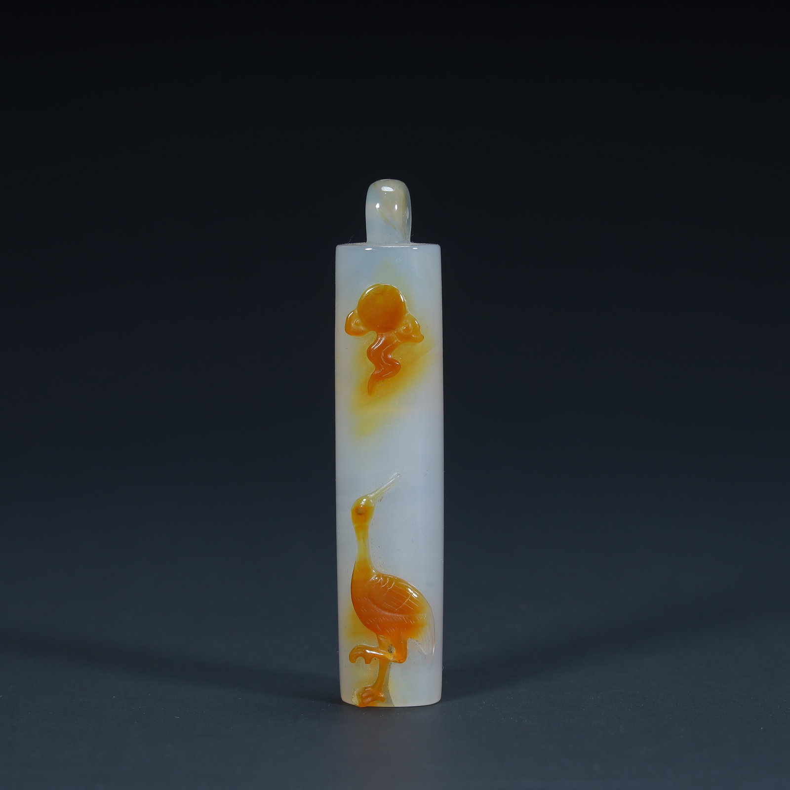 An old agate from the Qing Dynasty is about to rise to the feather pipe: The old agate of the Qing Dynasty is about to rise to the feather pipe SIZE:H:6.5cmL: 1.5cmW: 1.4cmW: 18.5g (The Dimensions Of All Batches Are Manually Measured.If You Need More Detailed Information, 