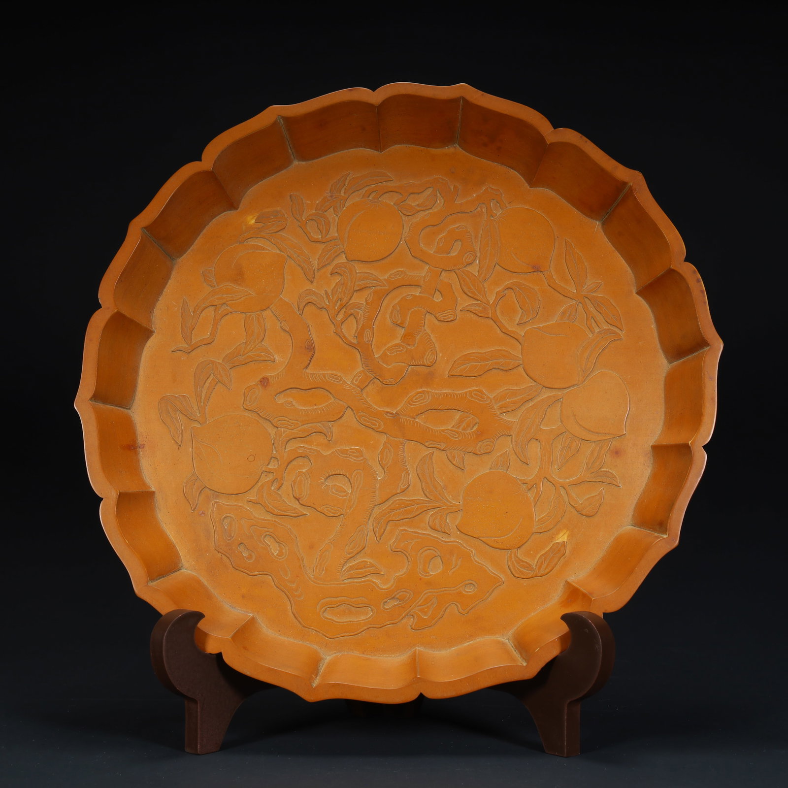 A Qing Dynasty pasted yellow nine peach pattern Kuikou plate (1 of 8)