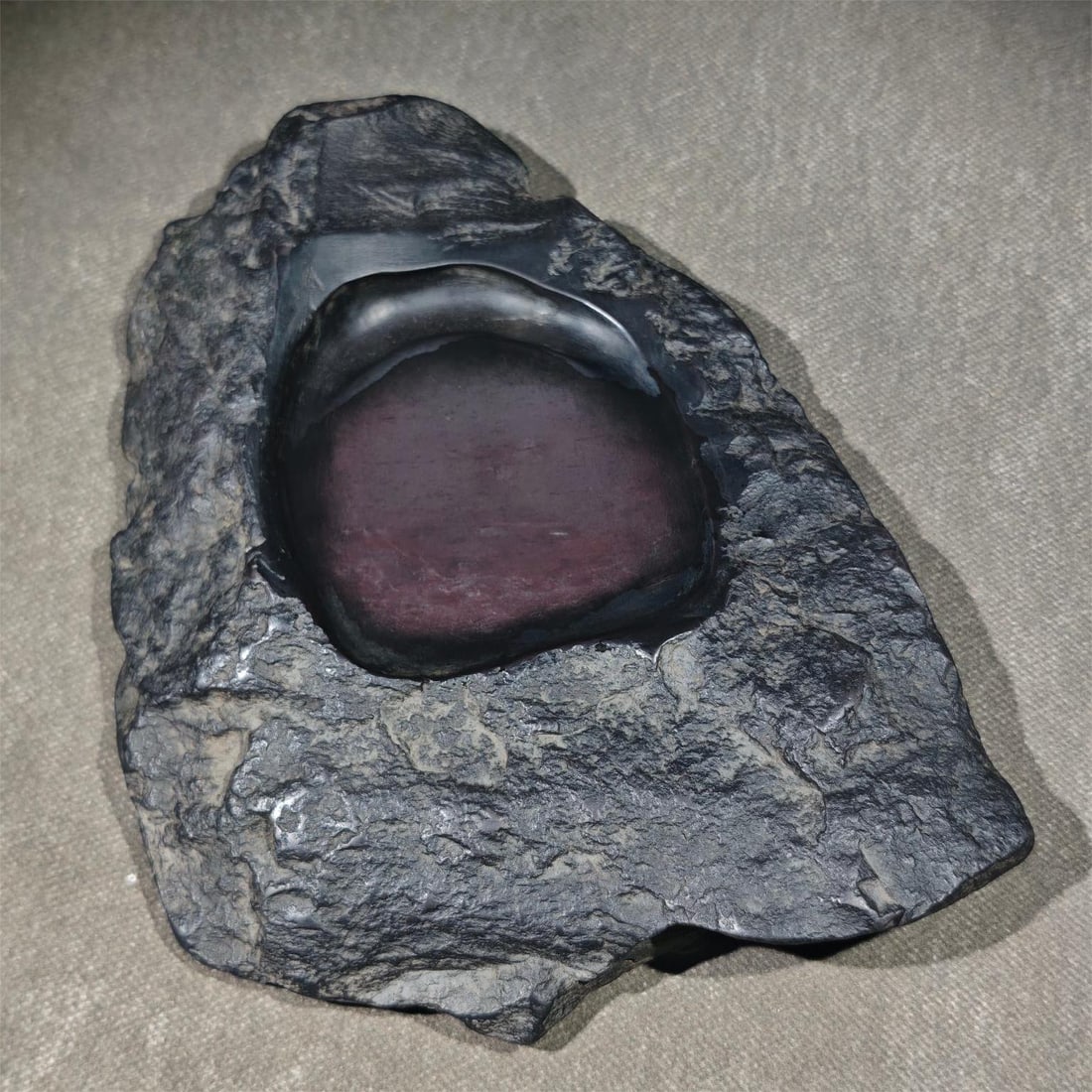 A beautiful Duanyan Mazi pit piece mountain inkstone (1 of 9)