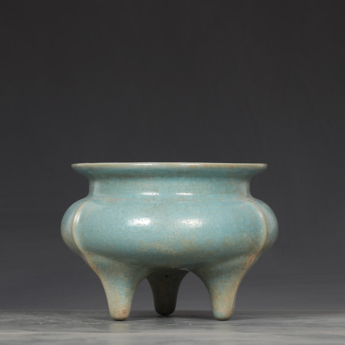 An ice flake pattern furnace of the Ru kiln in the Song Dynasty: The ice flake pattern furnace of the Ru kiln in the Song Dynasty Size:D:10.6cm Calibre:13.5cm D:15cm (The Dimensions Of All Batches Are Manually Measured.If You Need More Detailed Information, Please 