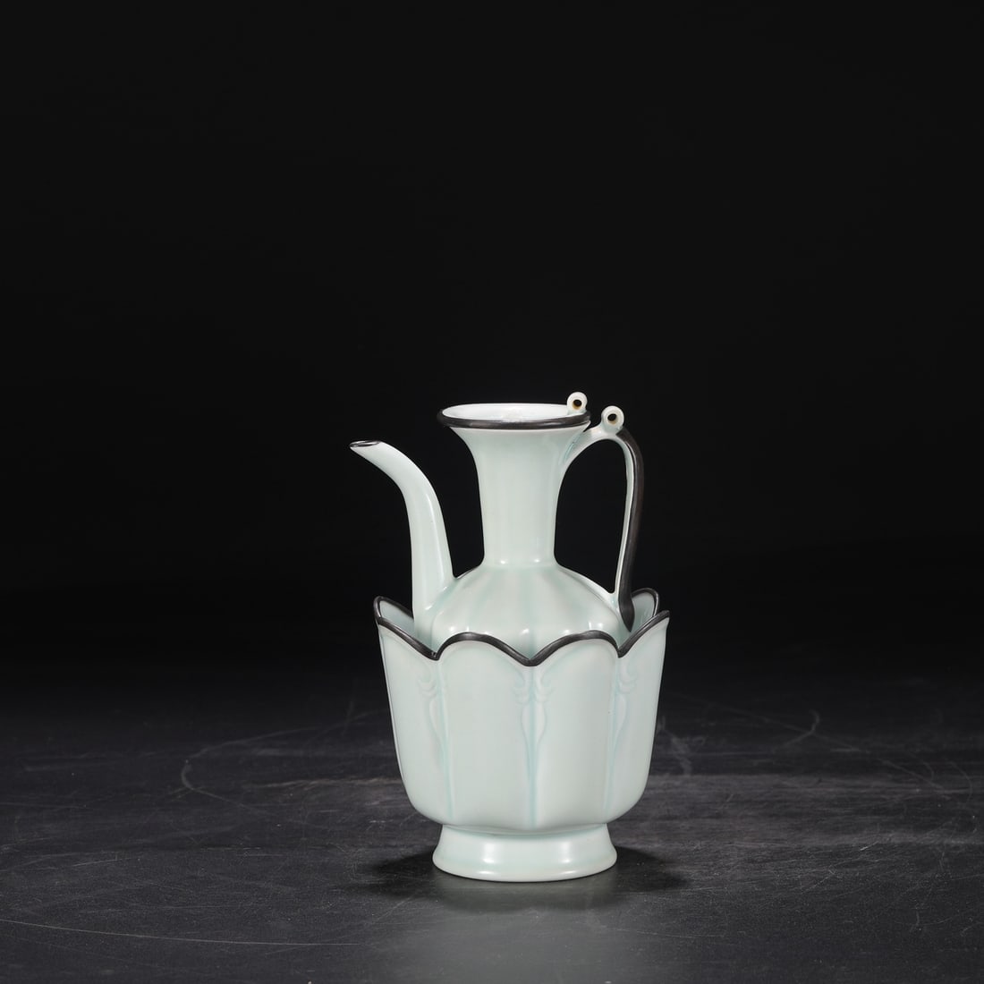 A set of Song Dynasty Hutian kiln Yingqing warm wine pot holder: The shadow green warm wine pot holder of the Hutian kiln in the Song Dynasty Size:D:19cm Calibre:5.5cm D:11cm Calibre:12cm (The Dimensions Of All Batches Are Manually Measured.If You Need More Detaile