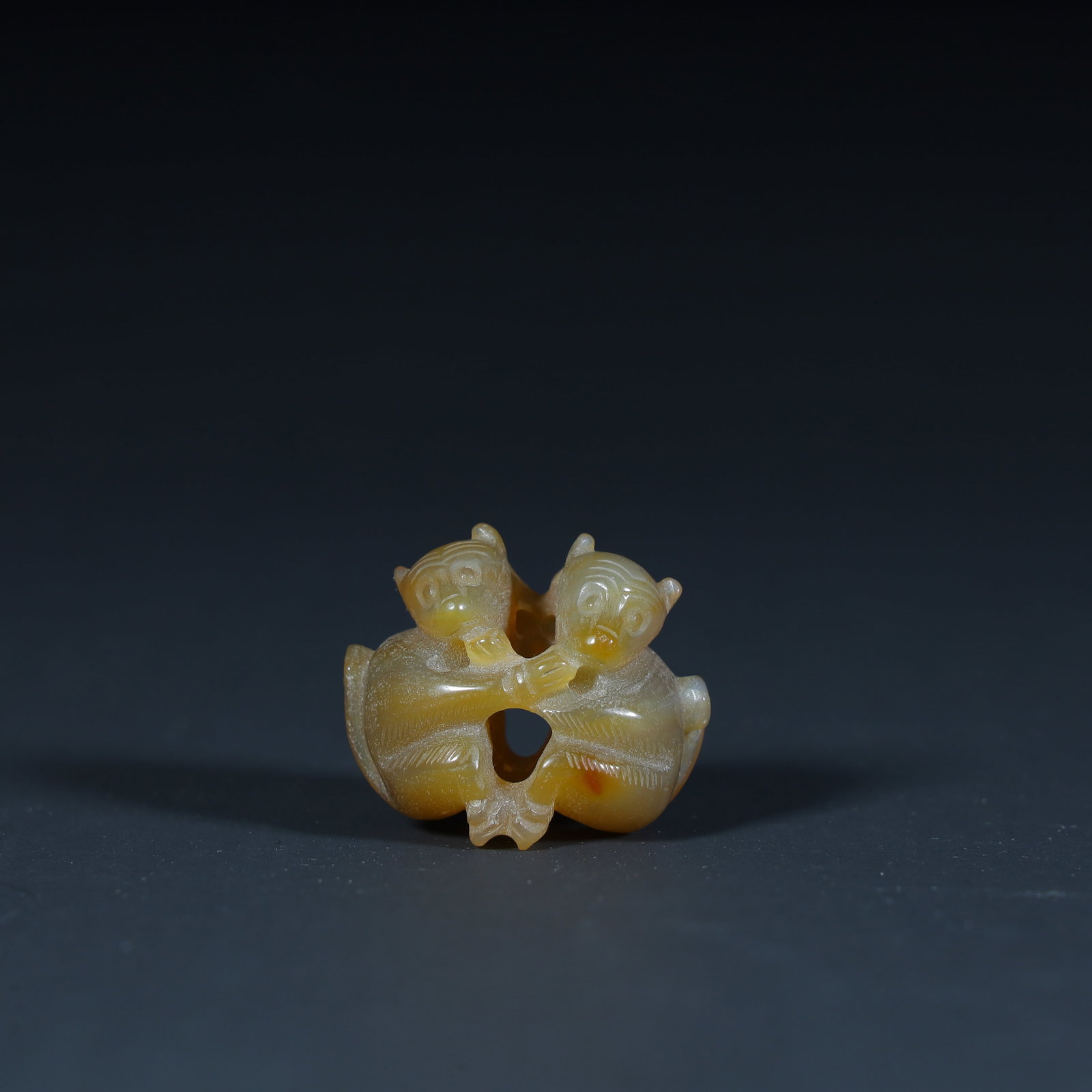 A piece of Qing Dynasty agate beautiful color has been enfeoffed as a marquis for generations (1 of 8)