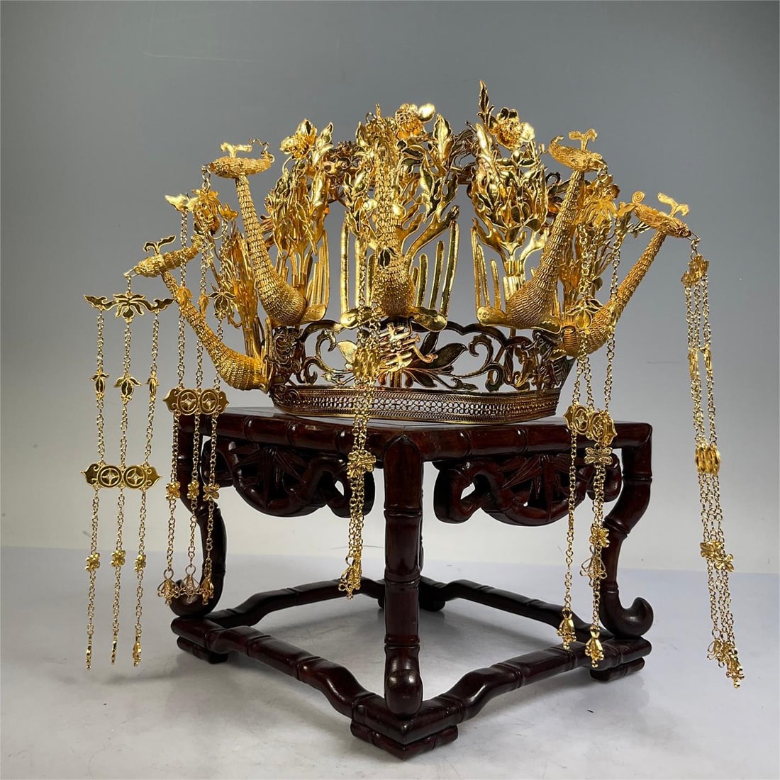 A fine sterling silver gilt filigree phoenix crown: Exquisite sterling silver gilt filigree phoenix crown Size:W:28cm H:14cm W:0.412kg (The Dimensions Of All Batches Are Manually Measured.If You Need More Detailed Information, Please Contact Our Custom