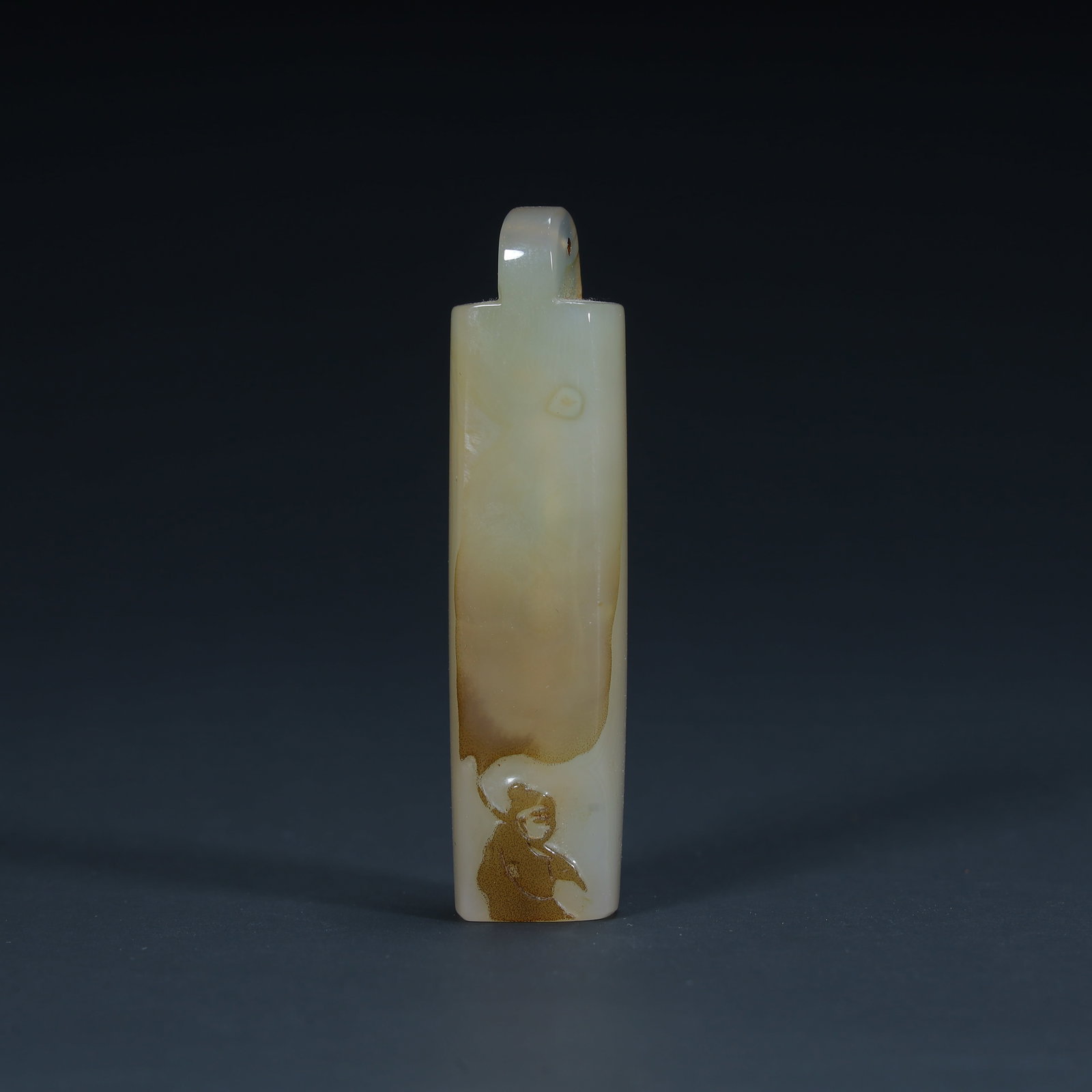 A Qing Dynasty agate pretty color carved character feather tube: Qing Dynasty agate pretty color carved character feather tube SIZE:H:6.5cmL: 1.5cmW: 1.5cmW: 24.6g (The Dimensions Of All Batches Are Manually Measured.If You Need More Detailed Information, Please Co