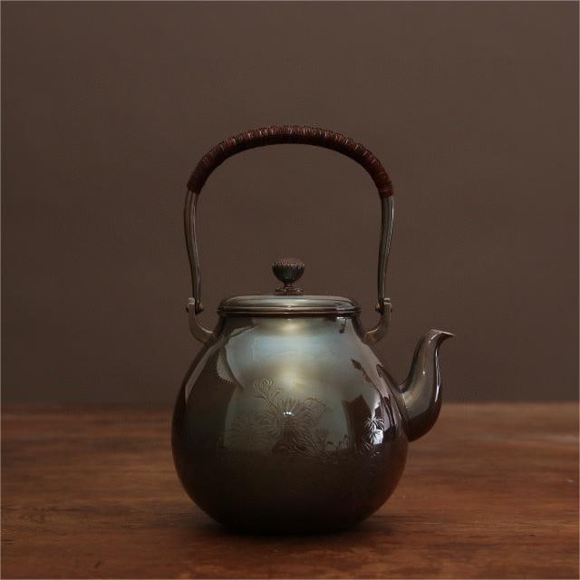 A fine Japanese silverware Ichigosai silver pot: Exquisite Japanese silverware Ikwakai style silver pot Size:14x21cm W:0.466kg (The Dimensions Of All Batches Are Manually Measured.If You Need More Detailed Information, Please Contact Our Customer Se