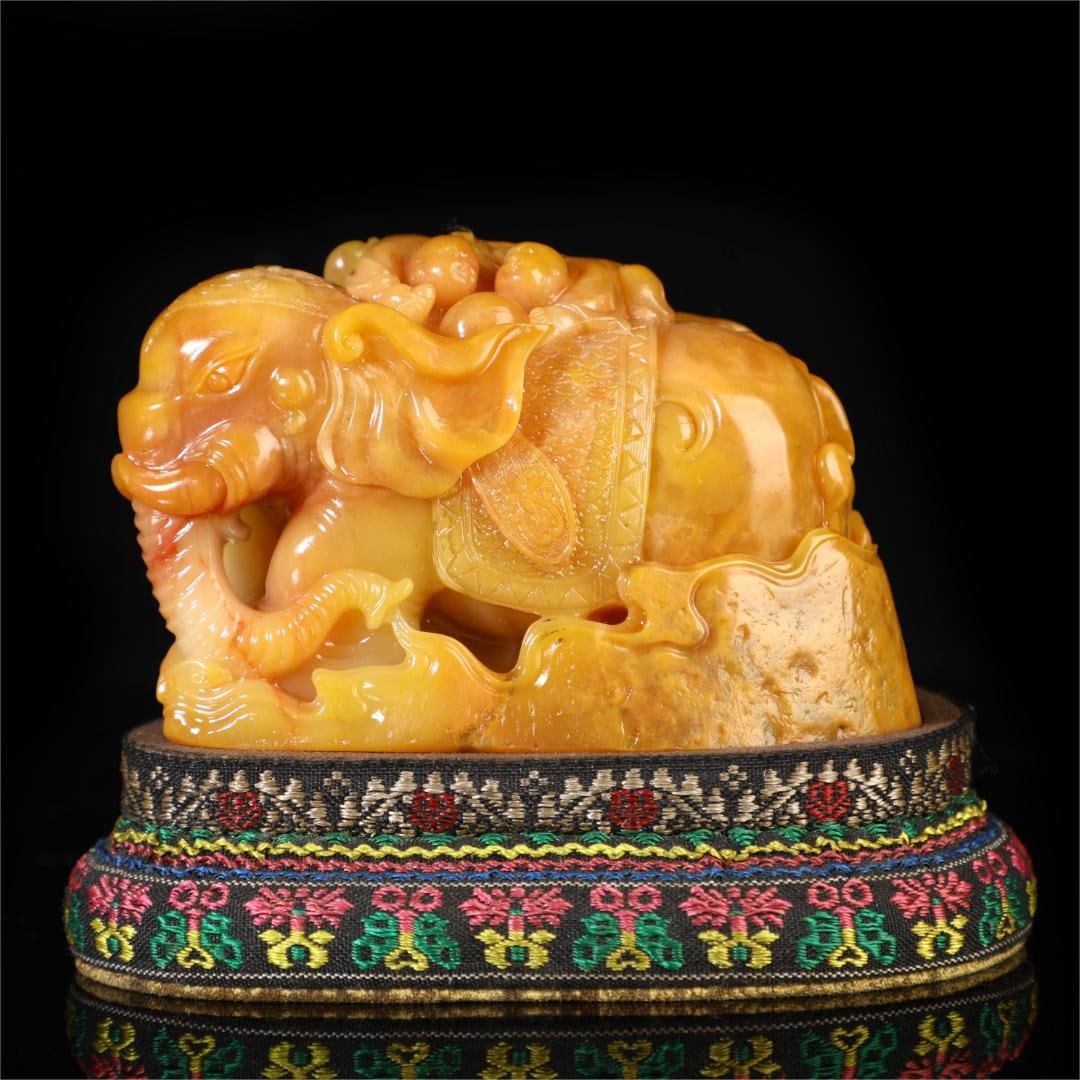 A Qing Dynasty Shoushan Tian yellow seal (1 of 9)